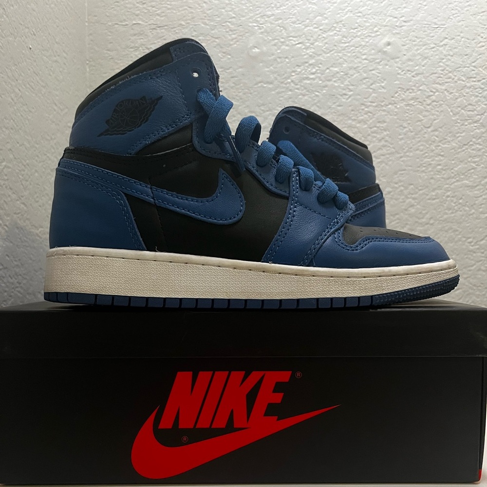 Marina blue Jordan 1